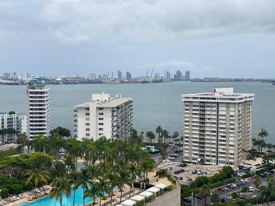 Recently Sold: $950,000 (1 beds, 1 baths, 777 Square Feet)