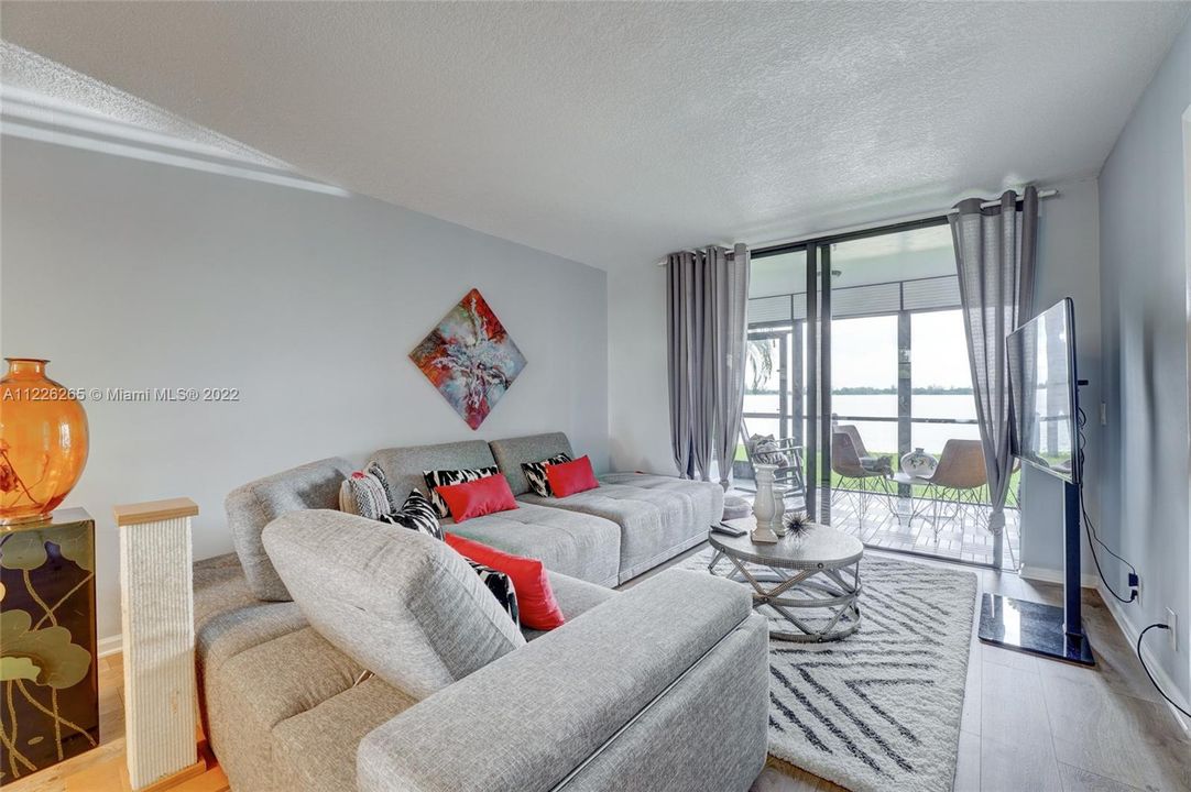 Recently Sold: $220,000 (2 beds, 2 baths, 920 Square Feet)