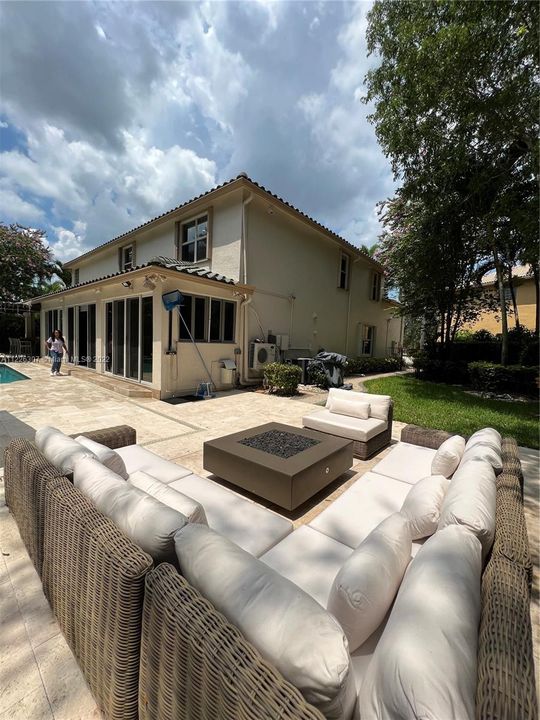 Recently Sold: $1,346,000 (5 beds, 5 baths, 4545 Square Feet)