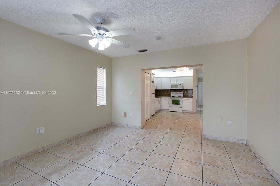 Recently Rented: $2,950 (3 beds, 2 baths, 1500 Square Feet)