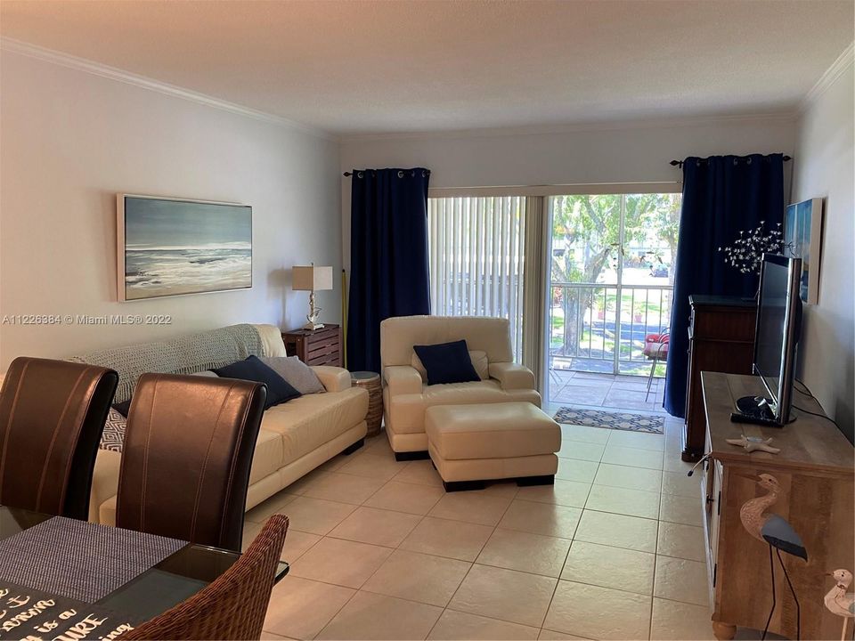Recently Sold: $200,000 (2 beds, 2 baths, 899 Square Feet)