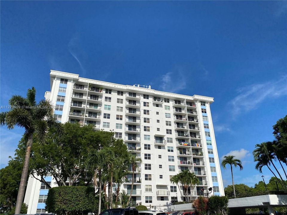 Recently Sold: $249,000 (1 beds, 1 baths, 775 Square Feet)