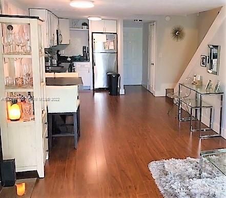 Recently Sold: $345,000 (2 beds, 1 baths, 900 Square Feet)