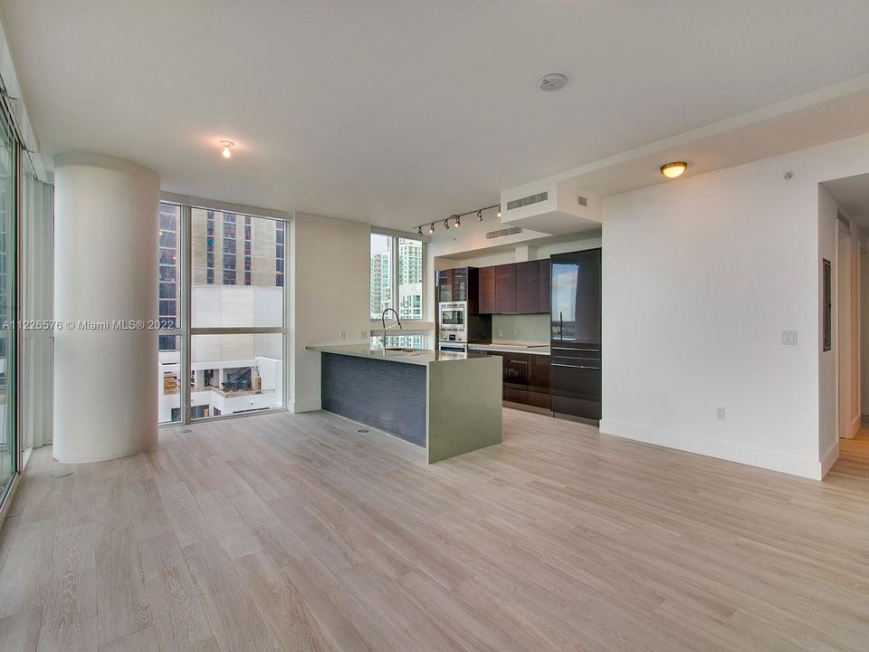 Recently Sold: $860,000 (2 beds, 2 baths, 1218 Square Feet)