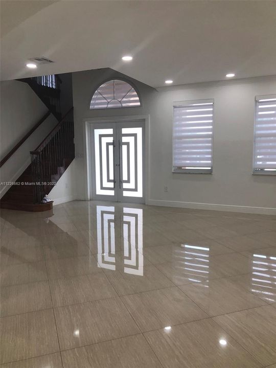 Недавно арендовано: $7,900 (5 спален, 4 ванн, 3056 Квадратных фут)