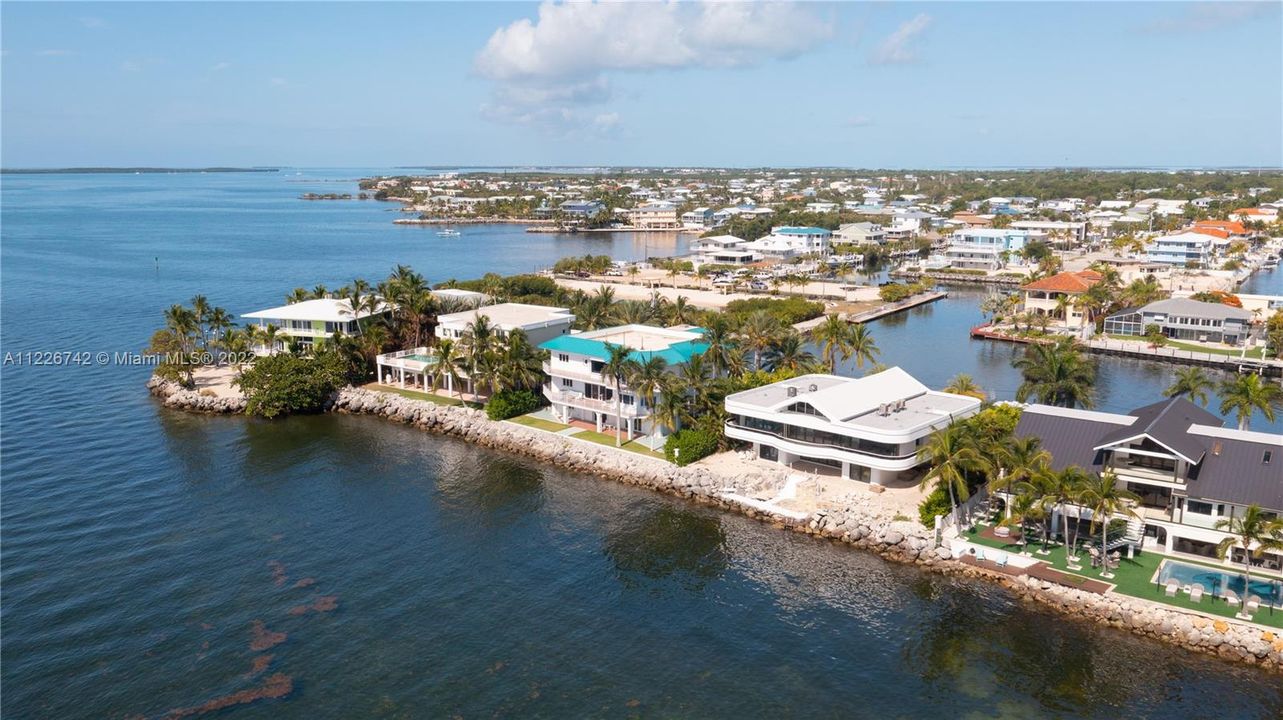 Recently Sold: $3,995,000 (3 beds, 2 baths, 0 Square Feet)
