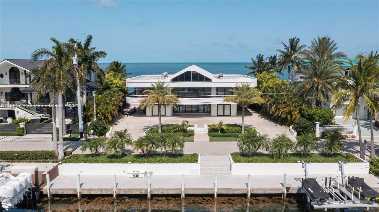 Recently Sold: $3,995,000 (3 beds, 2 baths, 0 Square Feet)