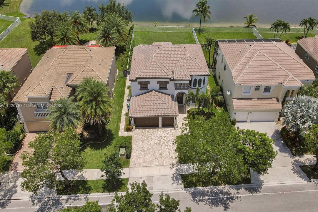 Recently Sold: $1,299,000 (5 beds, 3 baths, 3501 Square Feet)