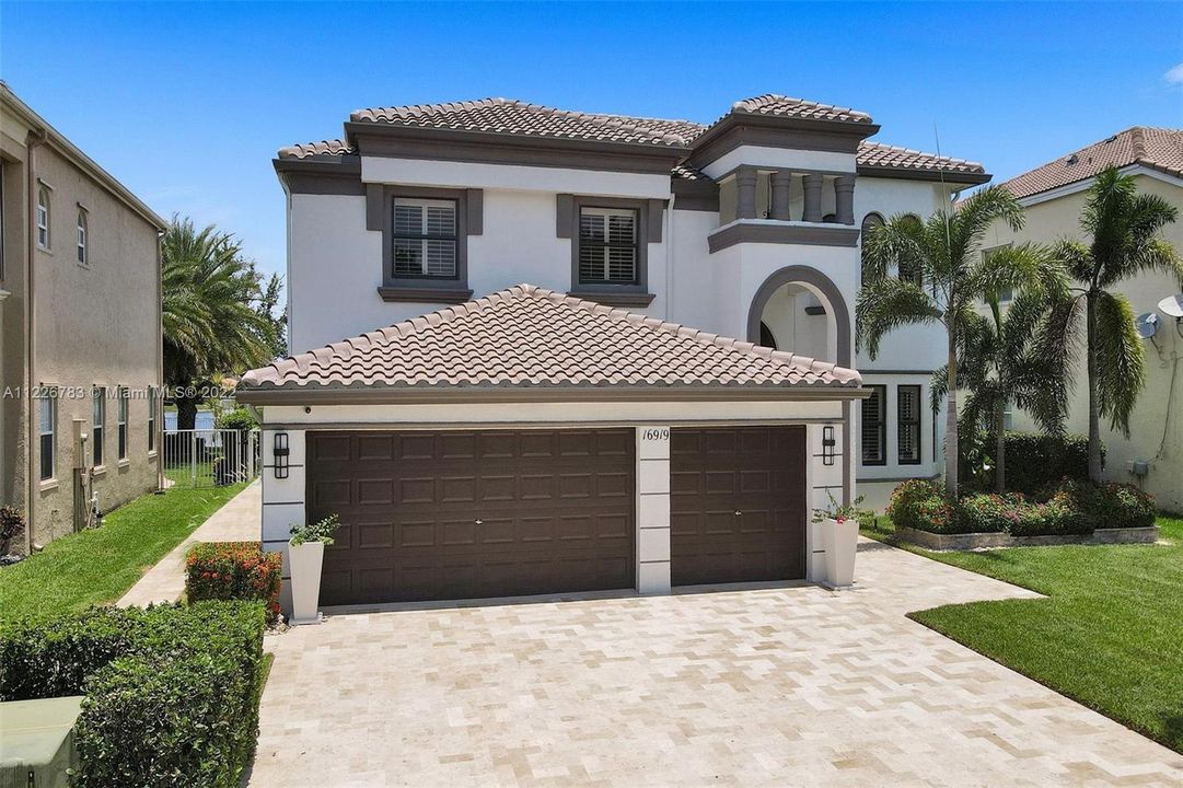 Recently Sold: $1,299,000 (5 beds, 3 baths, 3501 Square Feet)