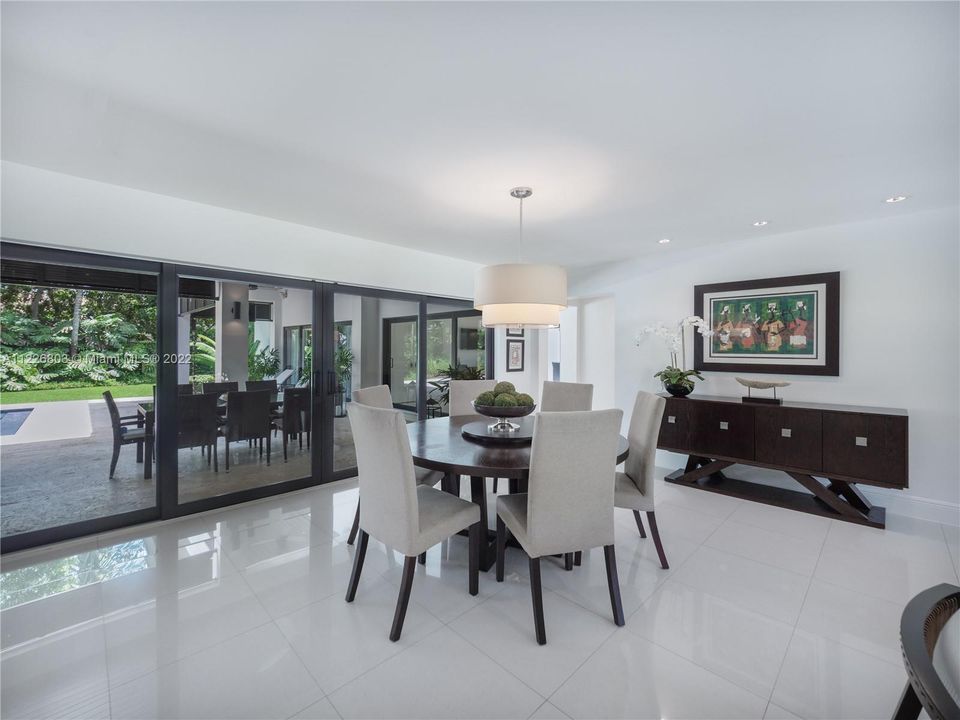 Recently Sold: $3,195,000 (5 beds, 3 baths, 2301 Square Feet)