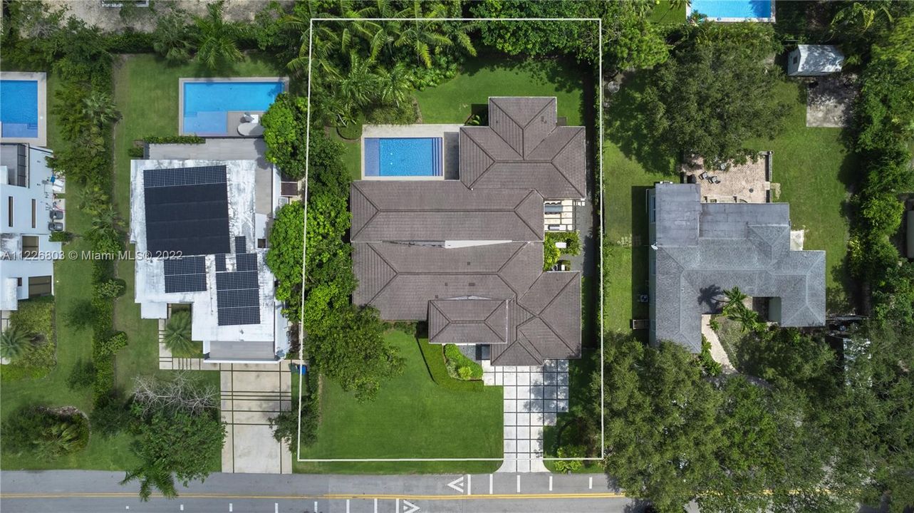 Recently Sold: $3,195,000 (5 beds, 3 baths, 2301 Square Feet)