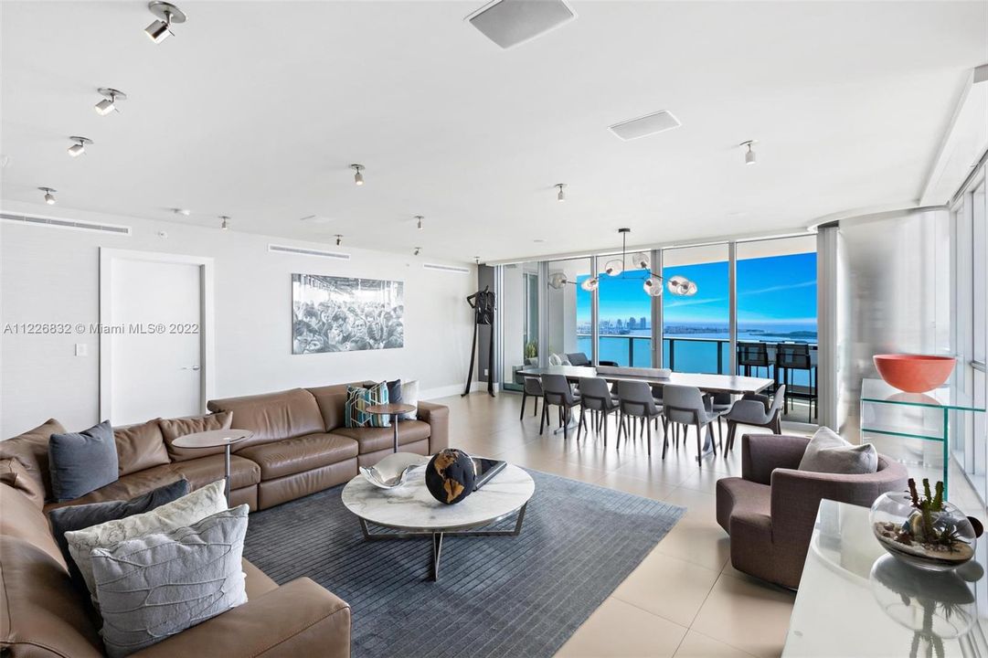 Recently Sold: $3,800,000 (4 beds, 4 baths, 3415 Square Feet)