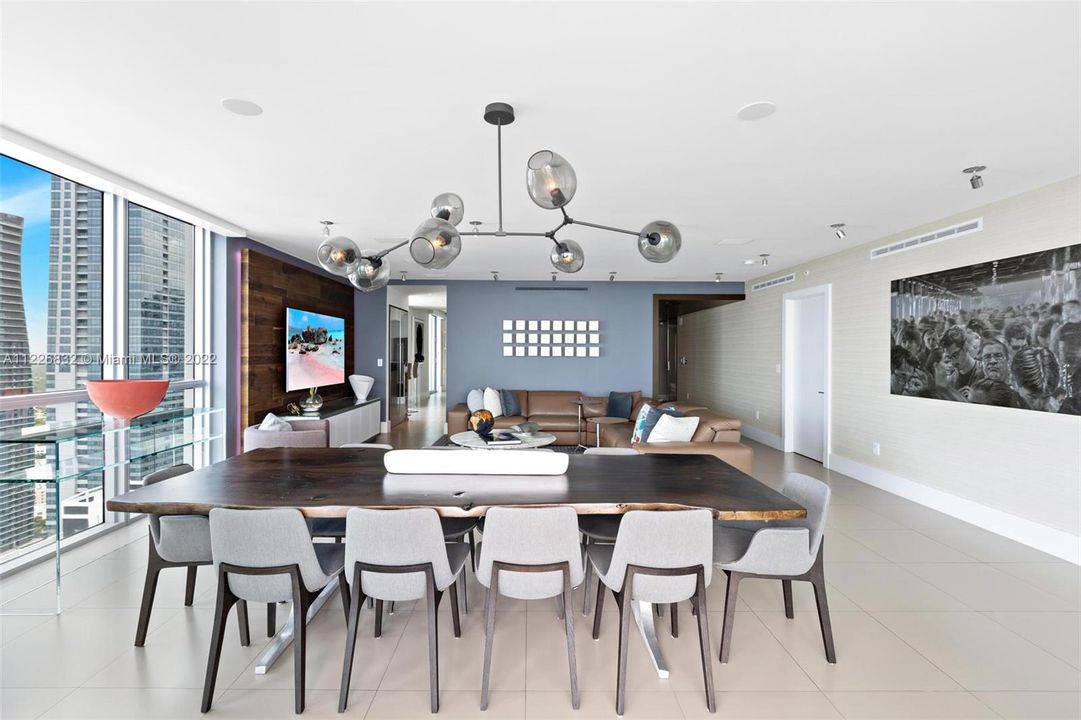 Recently Sold: $3,800,000 (4 beds, 4 baths, 3415 Square Feet)