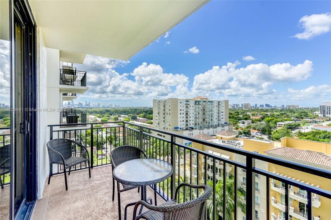 Recently Sold: $560,000 (2 beds, 2 baths, 1152 Square Feet)