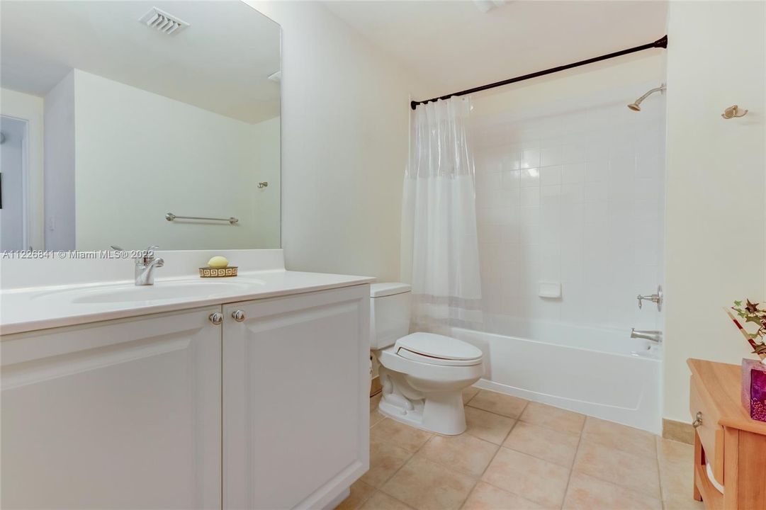 最近售出: $560,000 (2 贝兹, 2 浴室, 1152 平方英尺)