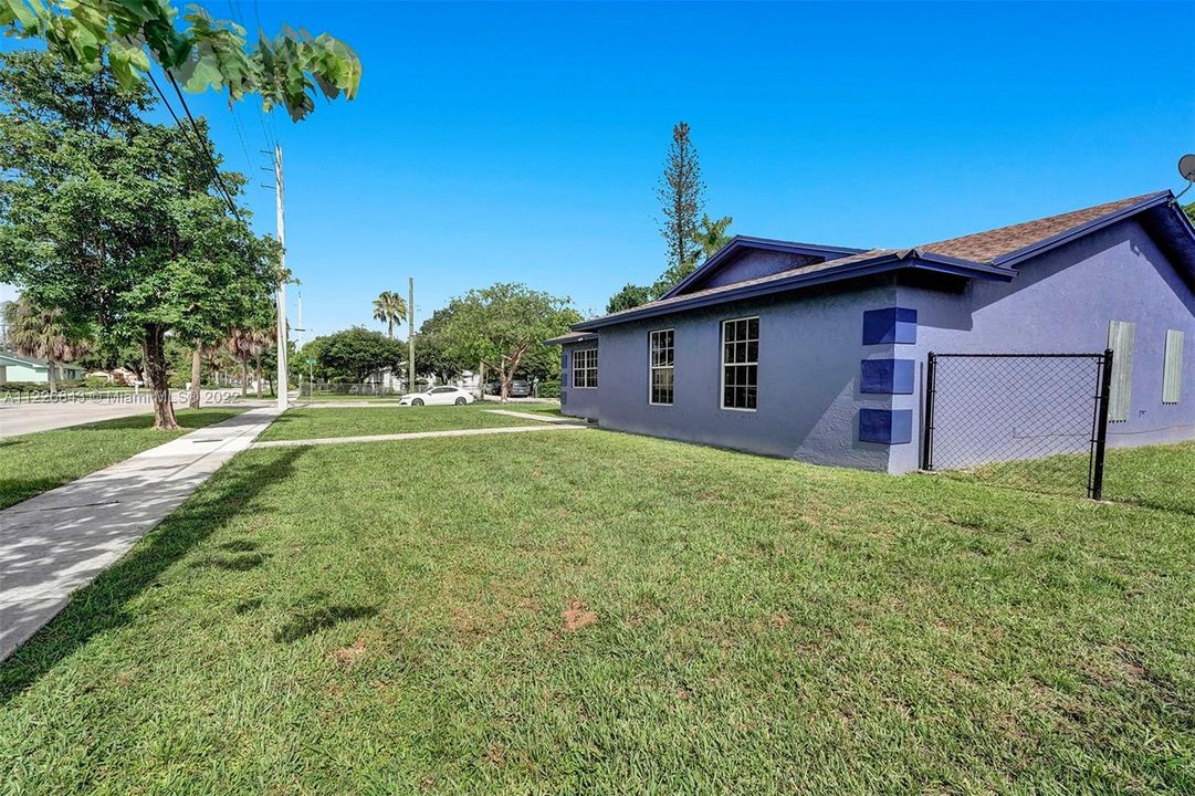 Recently Sold: $380,000 (4 beds, 2 baths, 1501 Square Feet)