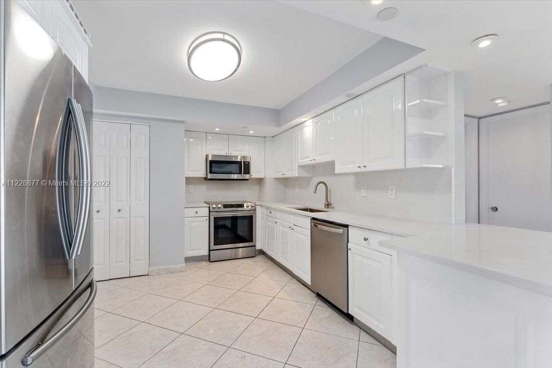 Недавно арендовано: $3,500 (2 спален, 2 ванн, 1365 Квадратных фут)