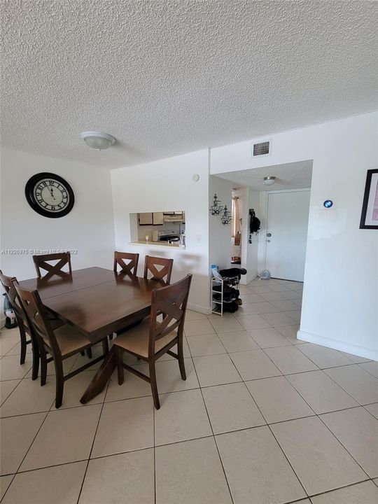 Recently Sold: $210,000 (2 beds, 2 baths, 927 Square Feet)