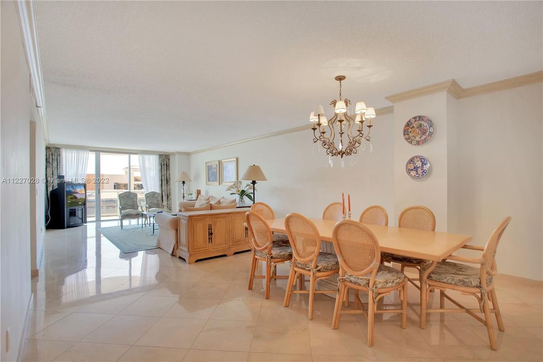 Recently Sold: $799,000 (2 beds, 2 baths, 1570 Square Feet)