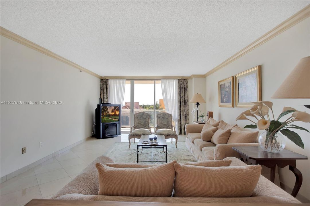 Recently Sold: $799,000 (2 beds, 2 baths, 1570 Square Feet)