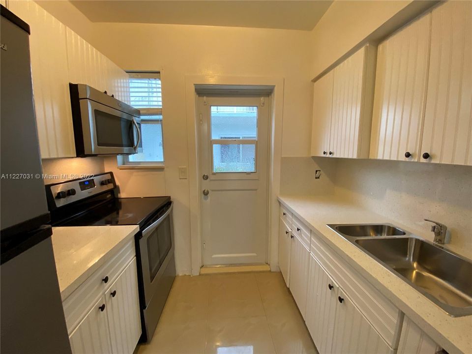 Recently Rented: $2,750 (2 beds, 2 baths, 850 Square Feet)