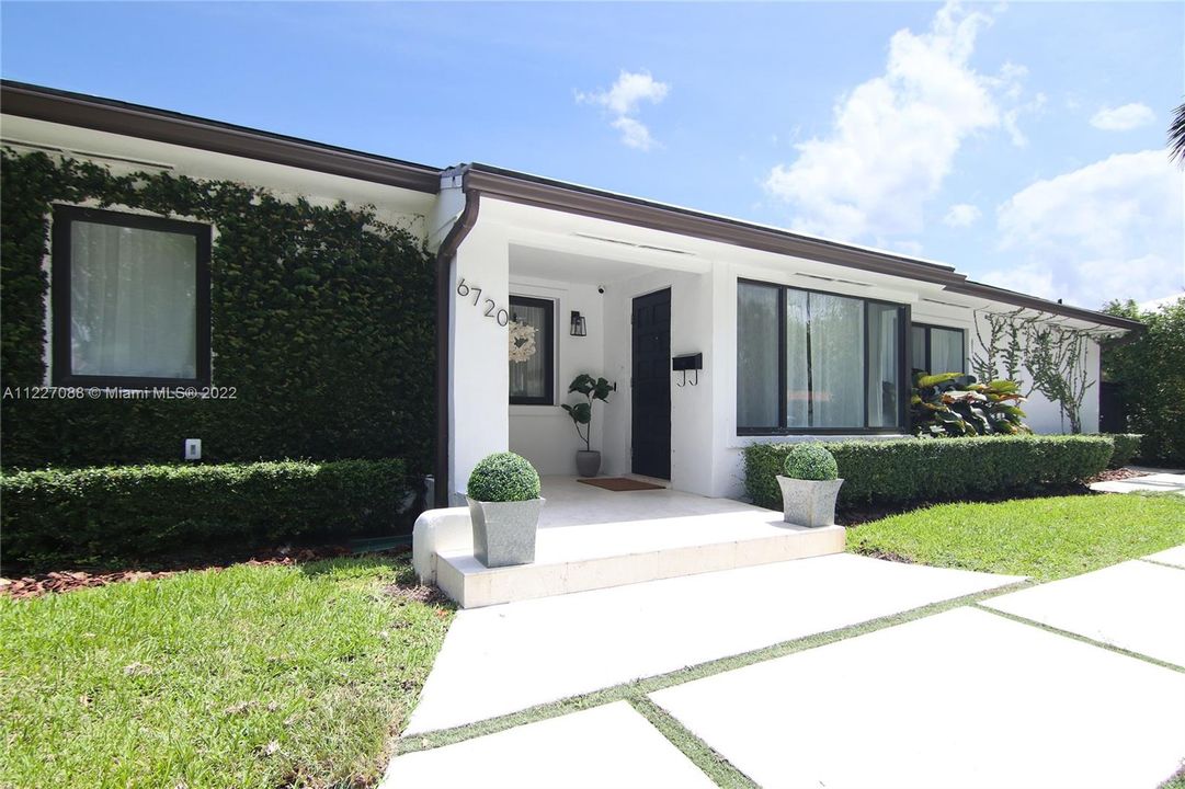 Recently Sold: $1,699,000 (4 beds, 3 baths, 2650 Square Feet)