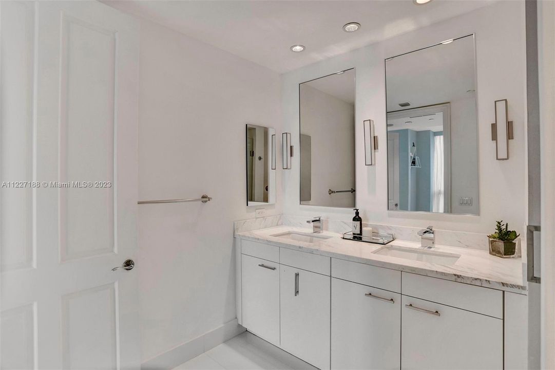 Recently Sold: $2,495,000 (2 beds, 2 baths, 2009 Square Feet)