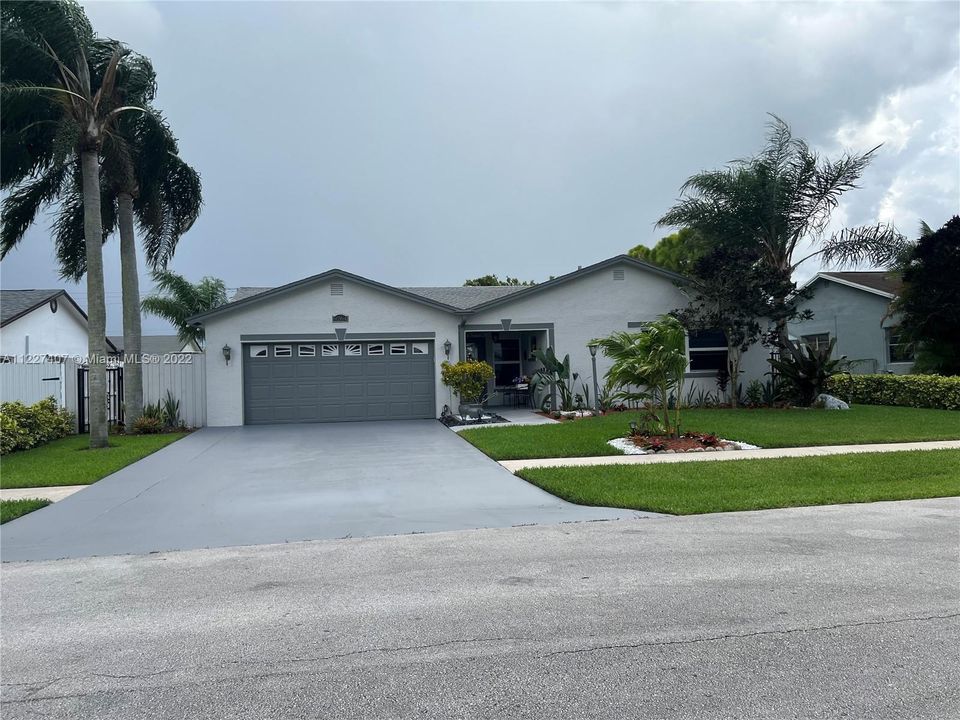 Recently Sold: $549,900 (3 beds, 2 baths, 1806 Square Feet)