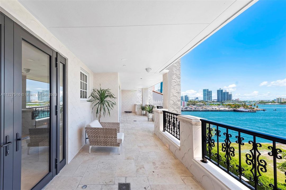 Recently Sold: $14,990,000 (4 beds, 4 baths, 5790 Square Feet)