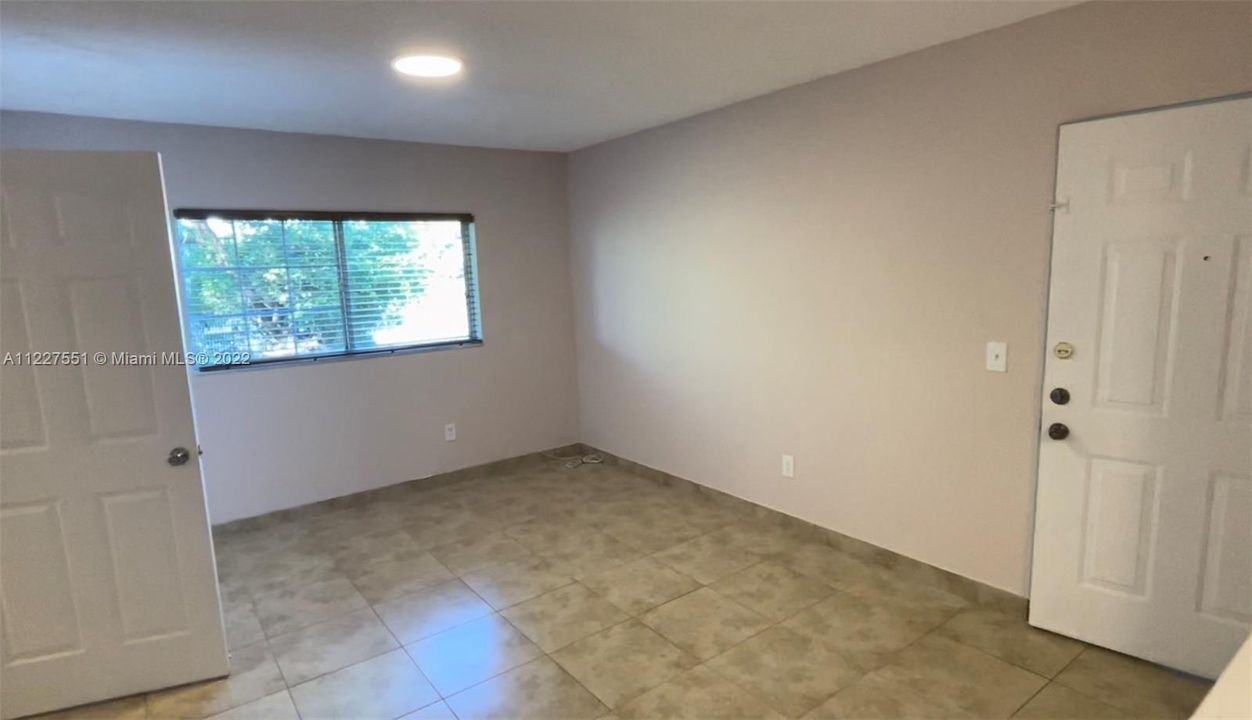 Recently Rented: $2,000 (2 beds, 1 baths, 749 Square Feet)