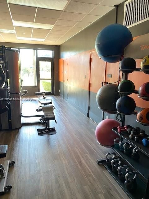 Недавно арендовано: $3,100 (1 спален, 1 ванн, 910 Квадратных фут)