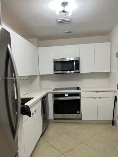 Недавно арендовано: $3,100 (1 спален, 1 ванн, 910 Квадратных фут)