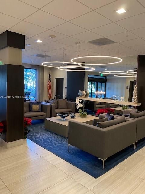 Недавно арендовано: $3,100 (1 спален, 1 ванн, 910 Квадратных фут)