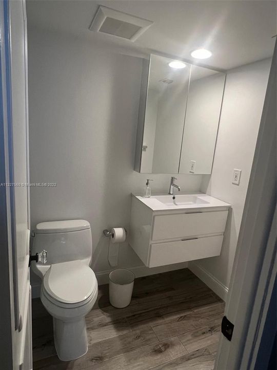 Недавно арендовано: $3,100 (1 спален, 1 ванн, 910 Квадратных фут)