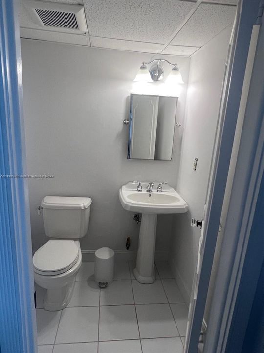 Недавно арендовано: $3,100 (1 спален, 1 ванн, 910 Квадратных фут)