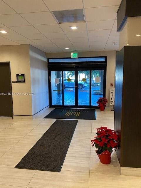 Недавно арендовано: $3,100 (1 спален, 1 ванн, 910 Квадратных фут)