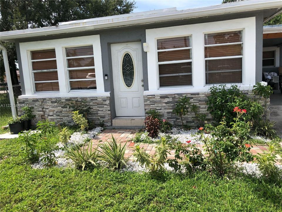 Recently Sold: $270,000 (3 beds, 2 baths, 1113 Square Feet)