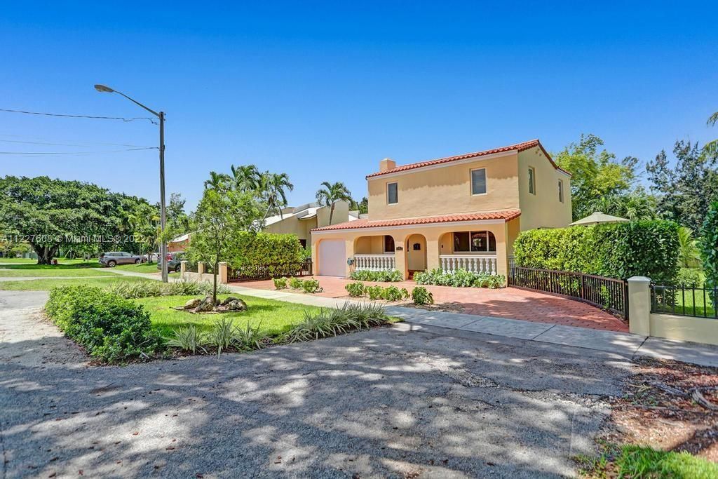 Recently Sold: $775,000 (3 beds, 1 baths, 1569 Square Feet)