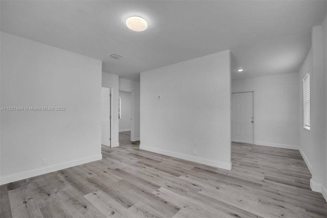 Recently Sold: $299,000 (2 beds, 1 baths, 822 Square Feet)