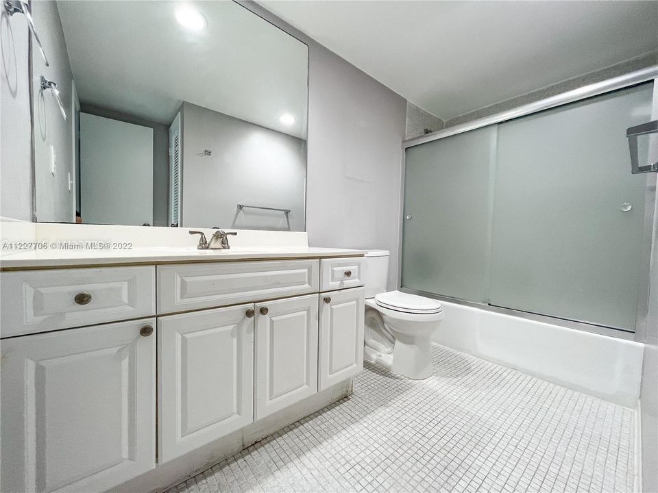 Недавно арендовано: $2,600 (1 спален, 1 ванн, 1005 Квадратных фут)