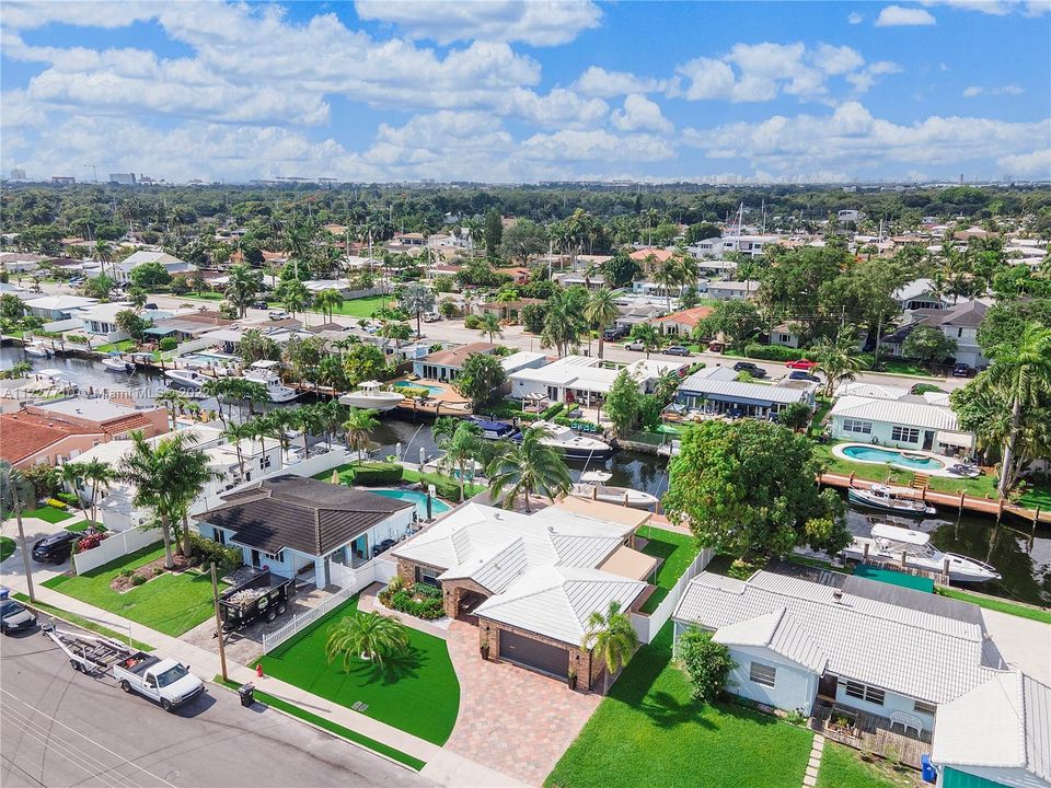Recently Sold: $1,500,000 (3 beds, 2 baths, 1296 Square Feet)