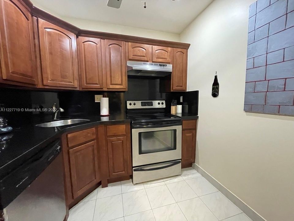 Recently Sold: $200,000 (1 beds, 1 baths, 846 Square Feet)