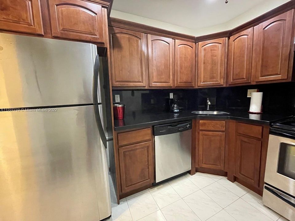 Recently Sold: $200,000 (1 beds, 1 baths, 846 Square Feet)