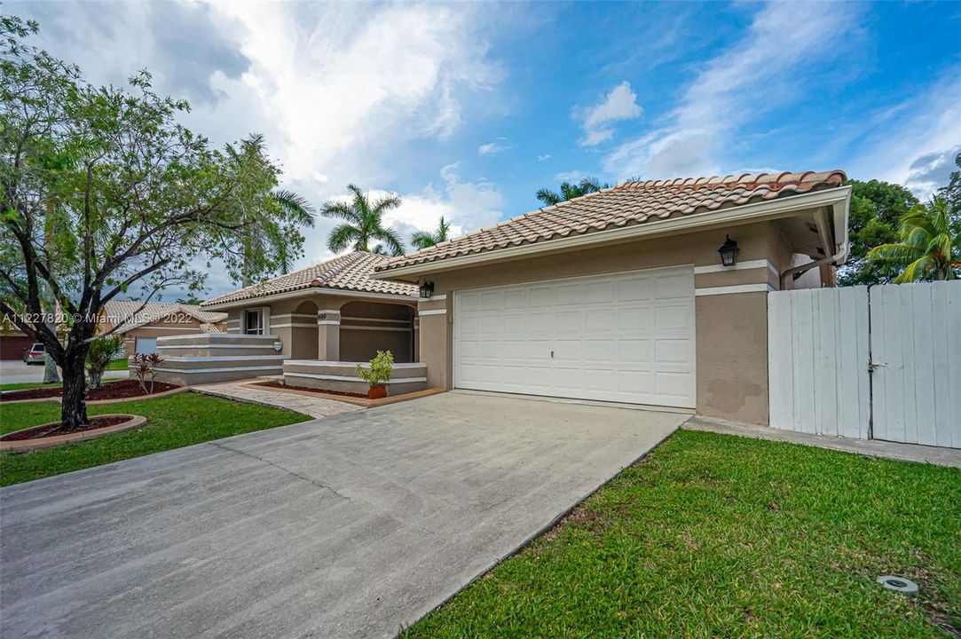 Recently Sold: $649,900 (4 beds, 2 baths, 2460 Square Feet)