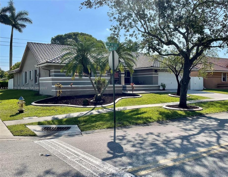 Recently Sold: $649,900 (4 beds, 2 baths, 2460 Square Feet)