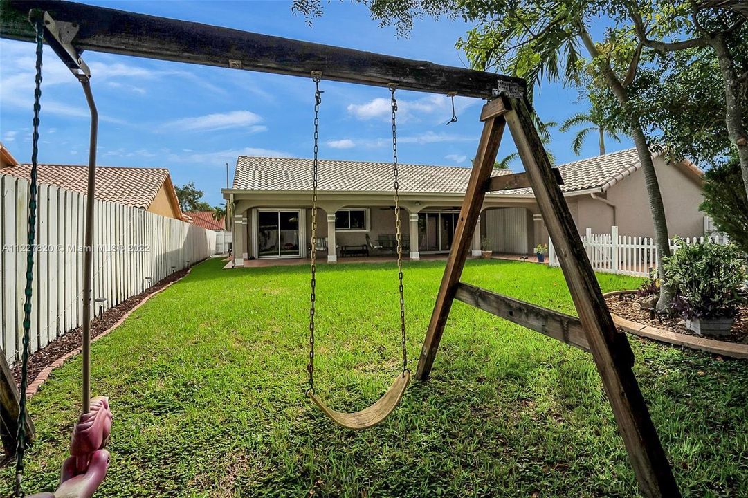 Recently Sold: $649,900 (4 beds, 2 baths, 2460 Square Feet)