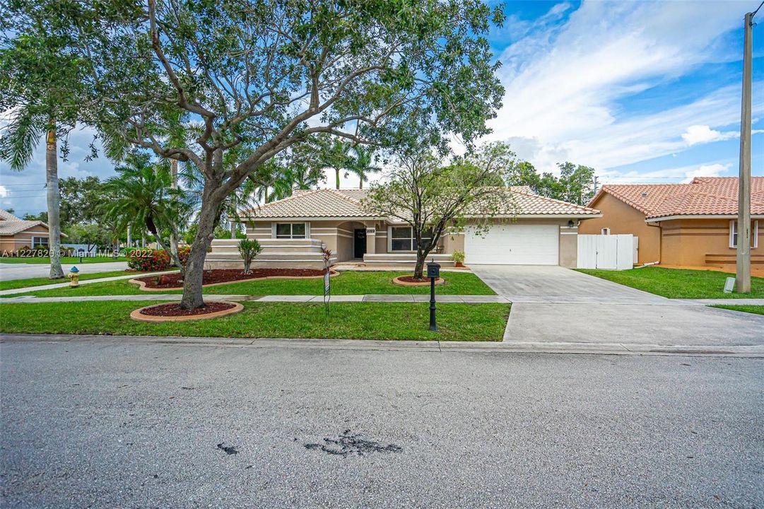 Recently Sold: $649,900 (4 beds, 2 baths, 2460 Square Feet)