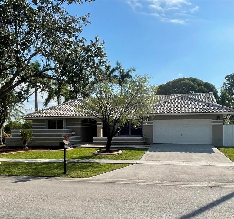 Recently Sold: $649,900 (4 beds, 2 baths, 2460 Square Feet)