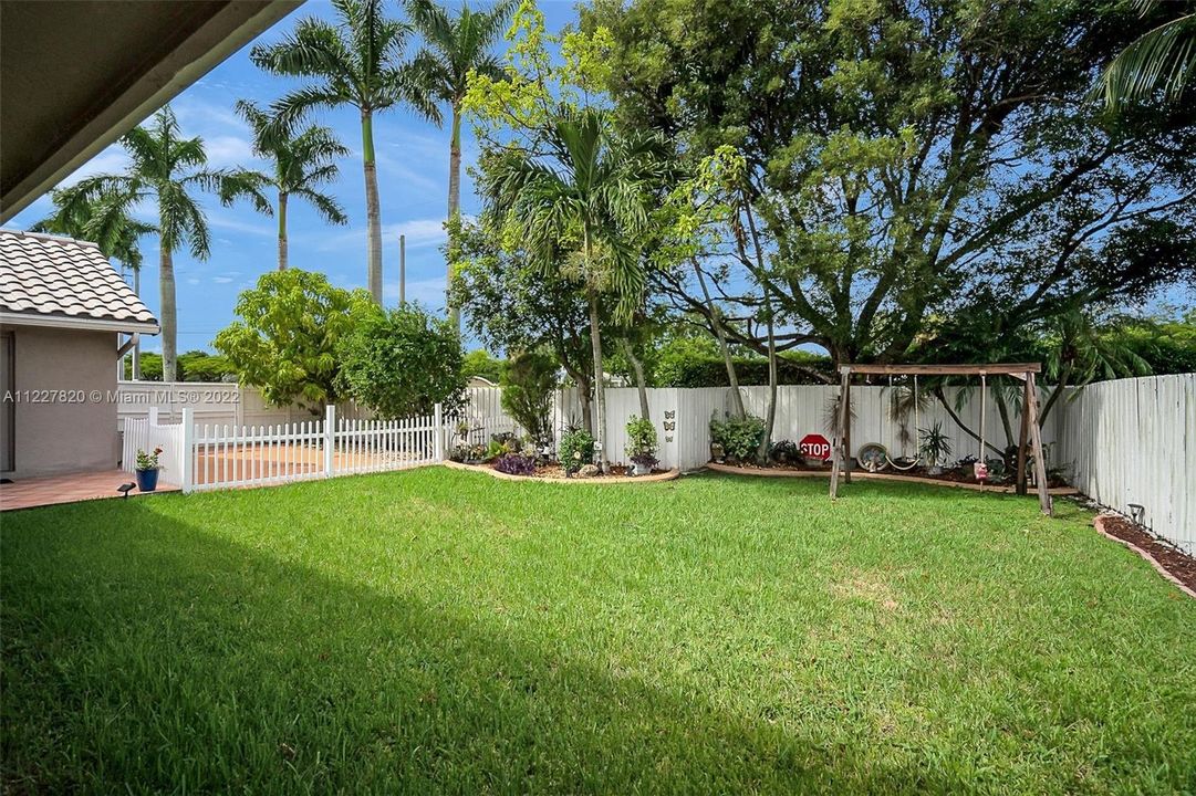 Recently Sold: $649,900 (4 beds, 2 baths, 2460 Square Feet)