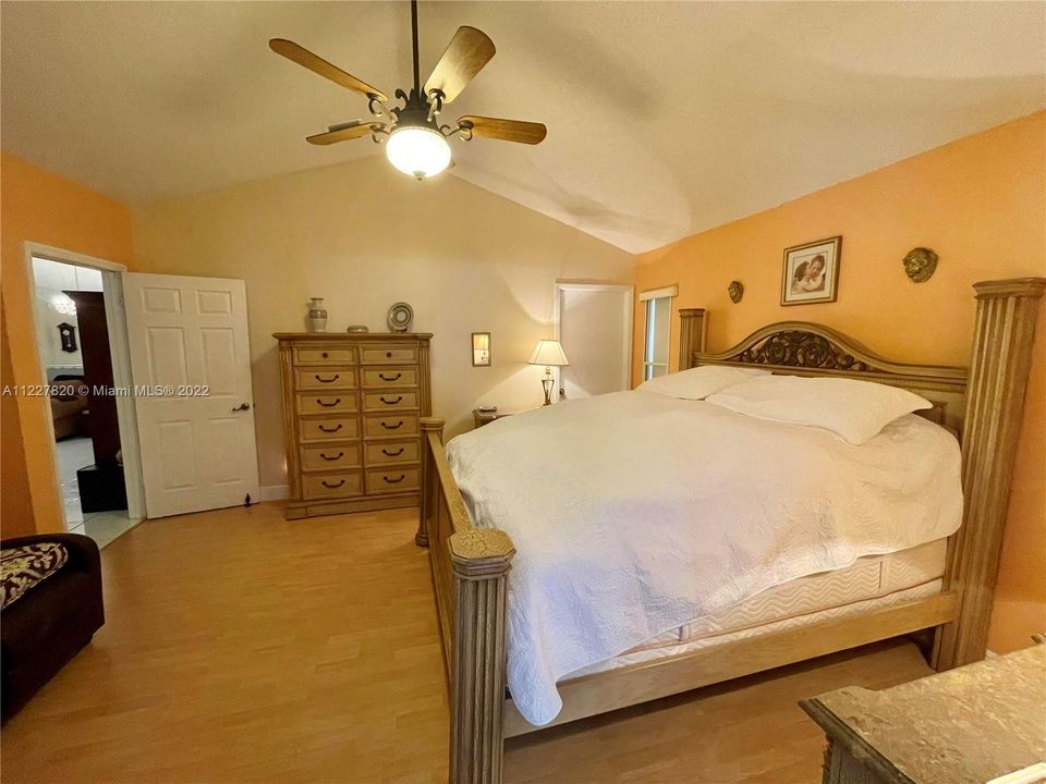 Recently Sold: $649,900 (4 beds, 2 baths, 2460 Square Feet)